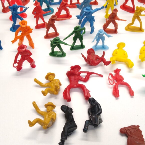 Cowboy & Indians Vintage Plastic Toy Lot Nostalgic Collection Wear & Play Damage - Picture 8 of 10
